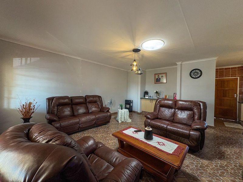 Three bedroom house for sale in Dalpark Ext 1 - Photo 9