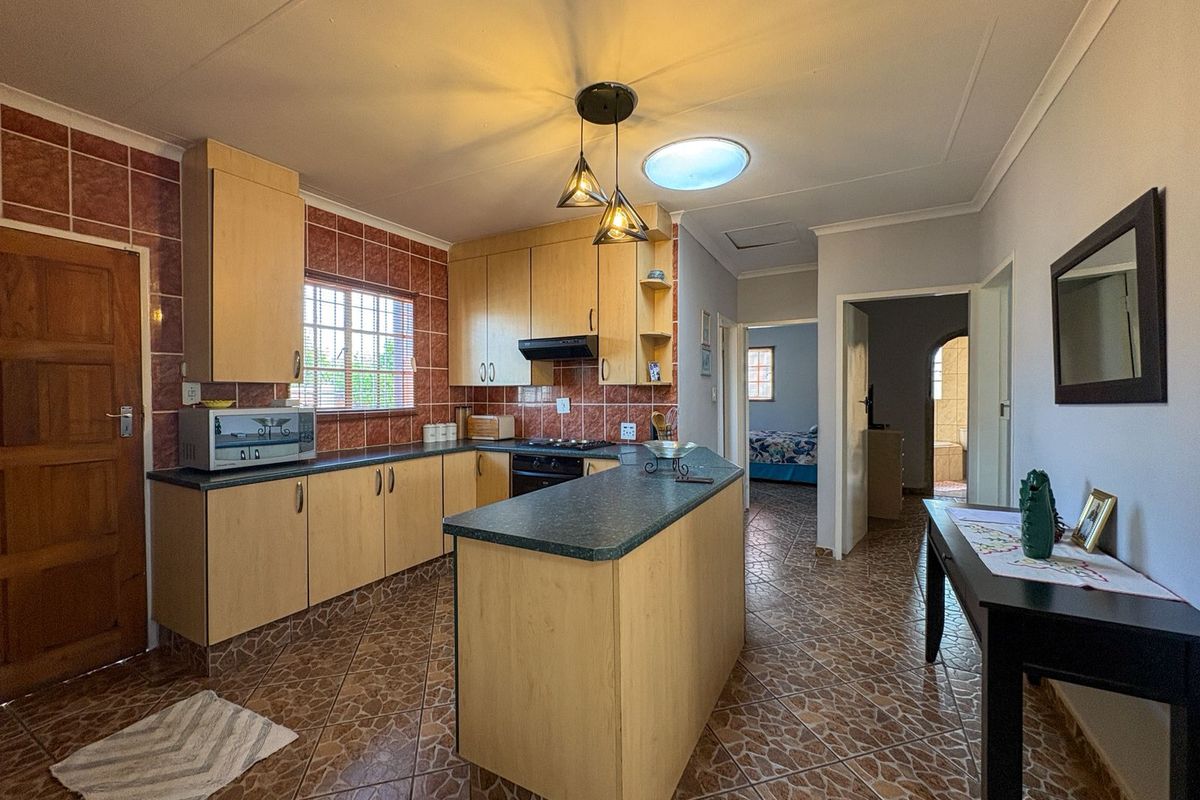 Three bedroom house for sale in Dalpark Ext 1 - Photo 4