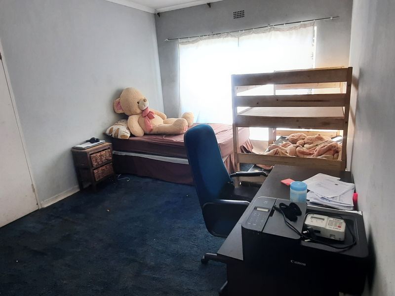 Spacious and Versatile 7 Bed Home - Photo 8