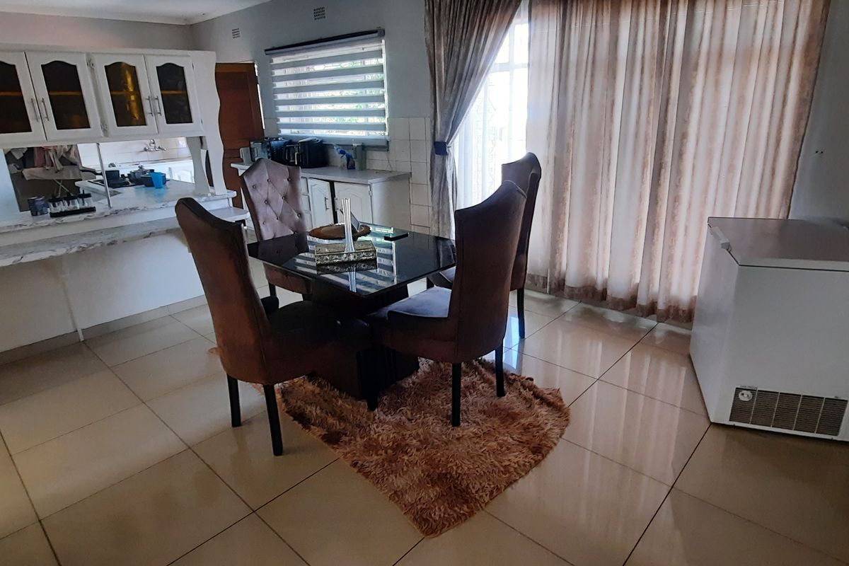 7 Bedroom Family home with  income potential to help cover your bond - Photo 3