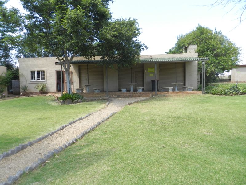 Self catering Lodge and wedding venue - Photo 3