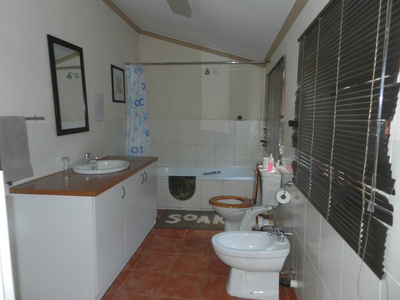 Self catering Lodge and wedding venue - Photo 4