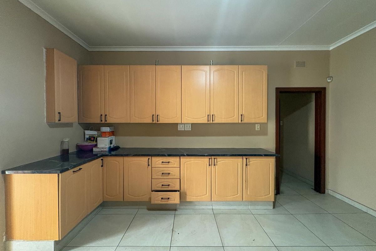 Three bedroom home for sale - Photo 2