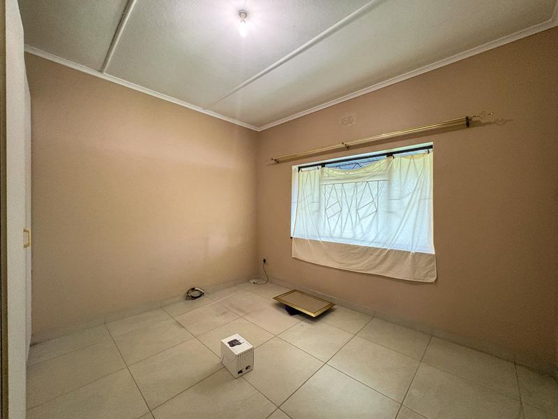 Three bedroom home for sale - Photo 10