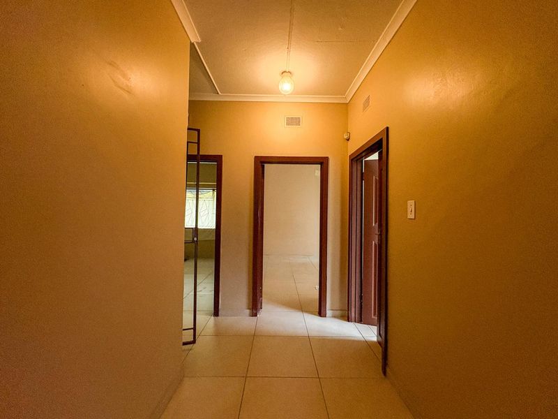 Three bedroom home for sale - Photo 8