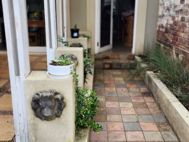 Parktown North Hideaway - Photo 10