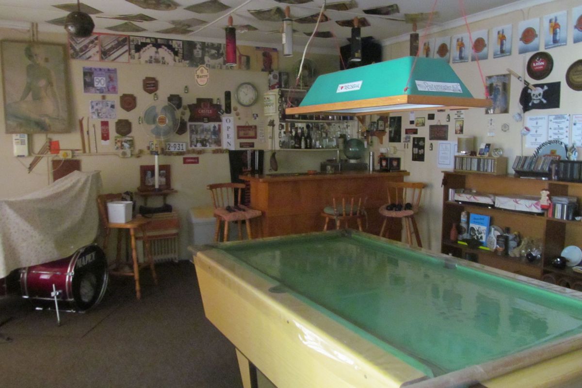 Elegant Family Living with Premium Comfort & Exceptional Entertaining - Photo 4