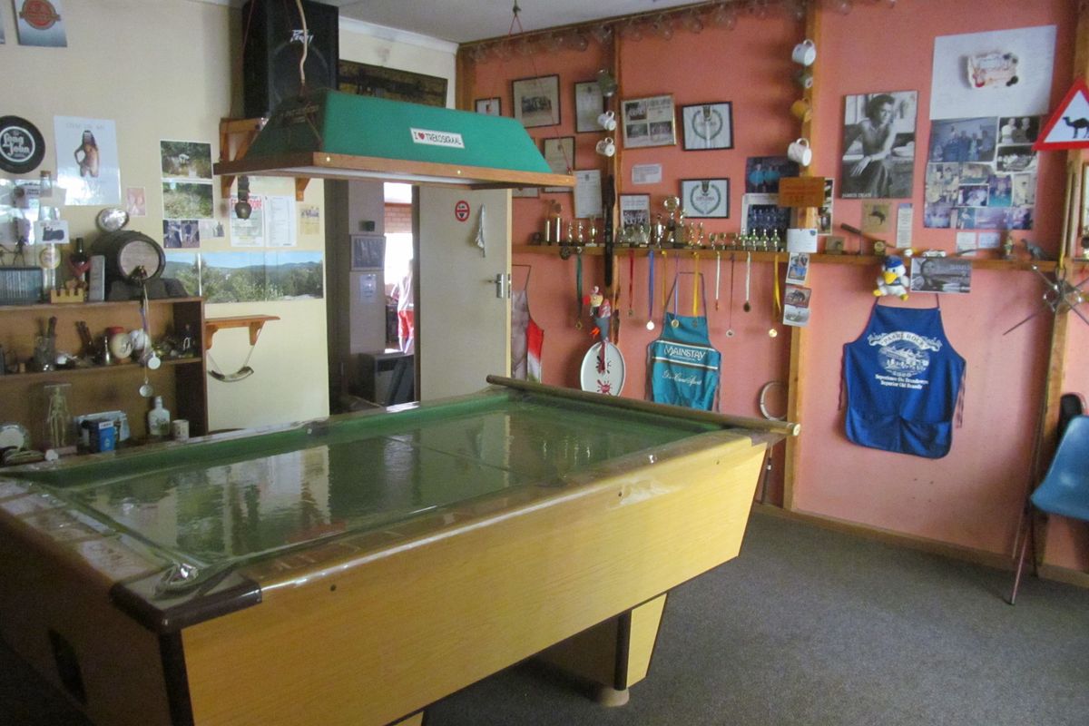 Elegant Family Living with Premium Comfort & Exceptional Entertaining - Photo 5