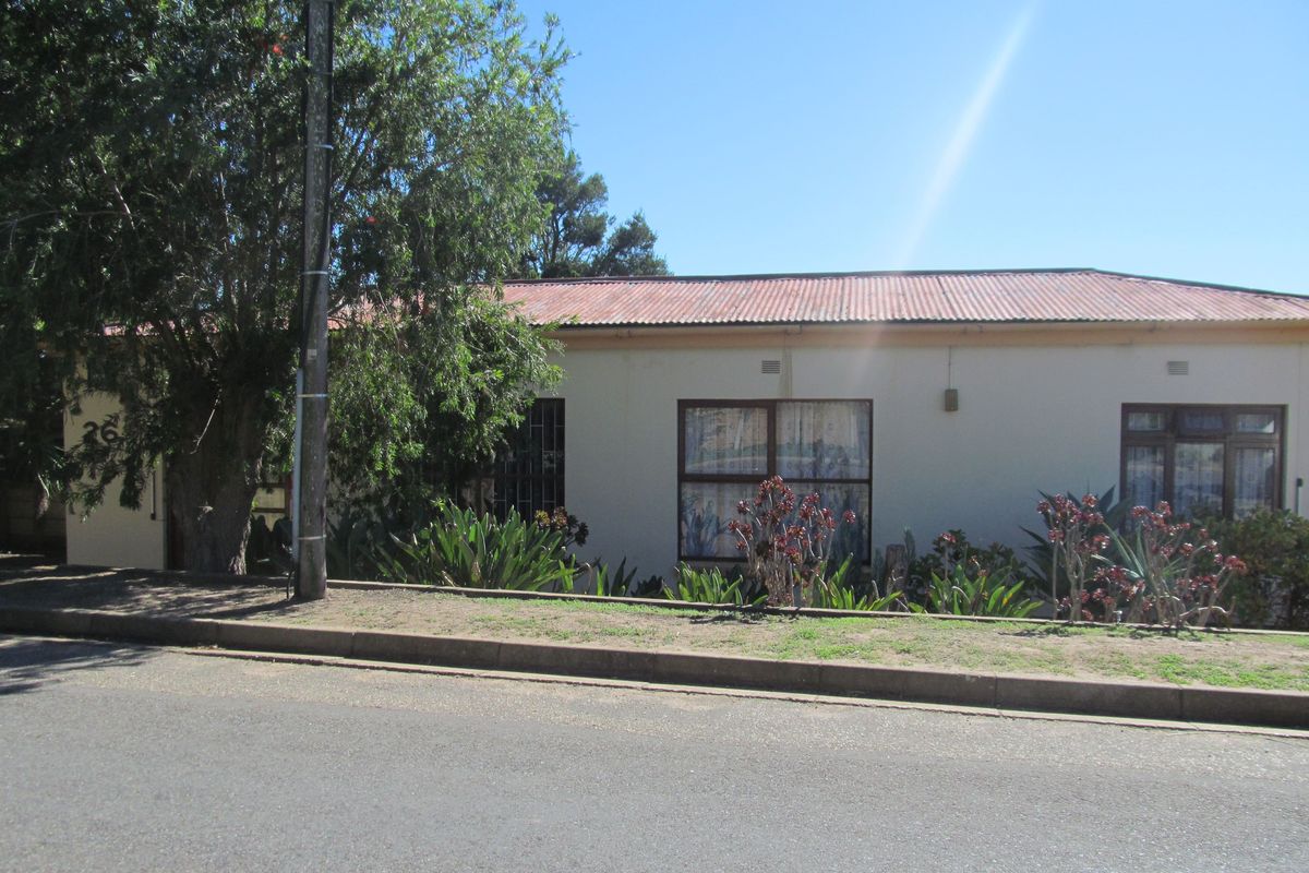 Elegant Family Living with Premium Comfort & Exceptional Entertaining - Photo 2