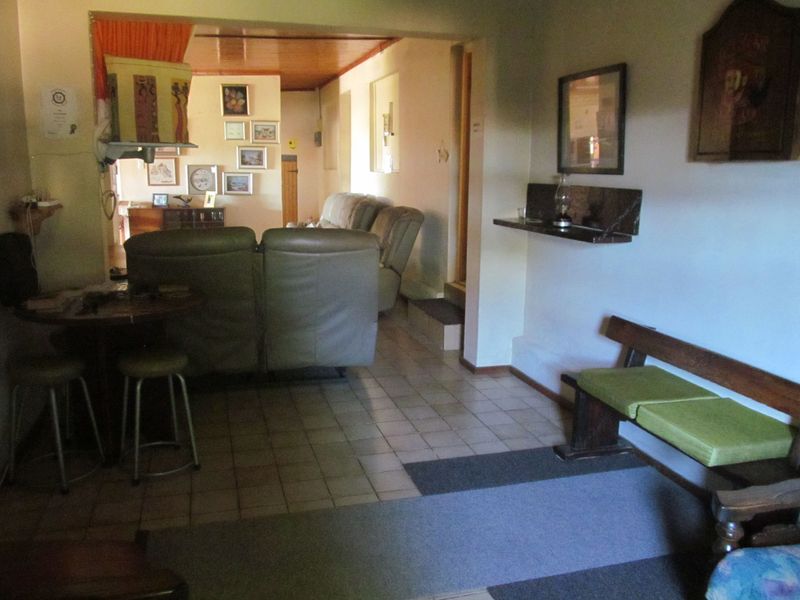 Elegant Family Living with Premium Comfort & Exceptional Entertaining - Photo 7