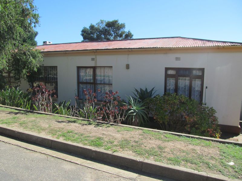 Elegant Family Living with Premium Comfort & Exceptional Entertaining - Photo 3