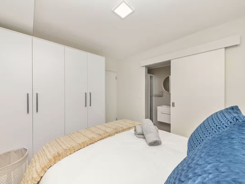 Bright and airy just one road from the beach - Photo 10