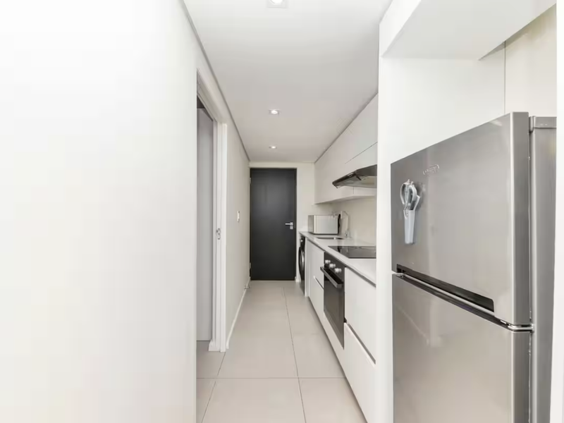 Bright and airy just one road from the beach - Photo 7