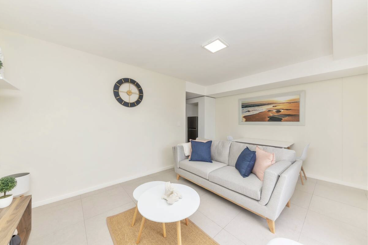 Bright and airy just one road from the beach - Photo 4