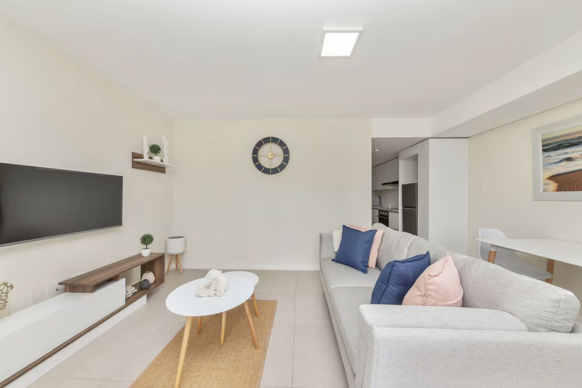 Bright and airy just one road from the beach - Photo 3