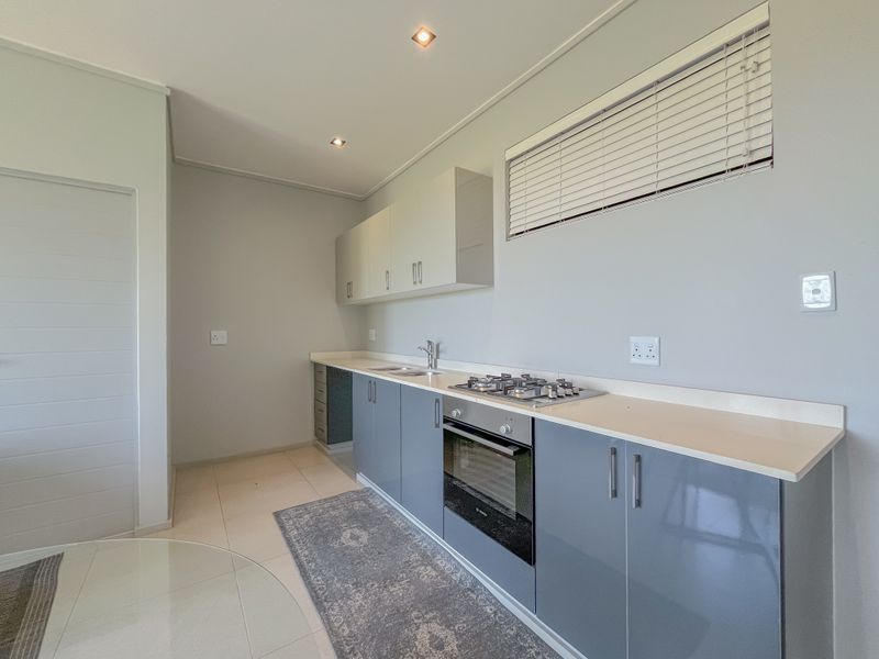 Modern 2-Bed Ground Floor Apartment in Secure Coastal Estate - Photo 8