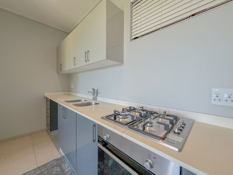 Modern 2-Bed Ground Floor Apartment in Secure Coastal Estate - Photo 7