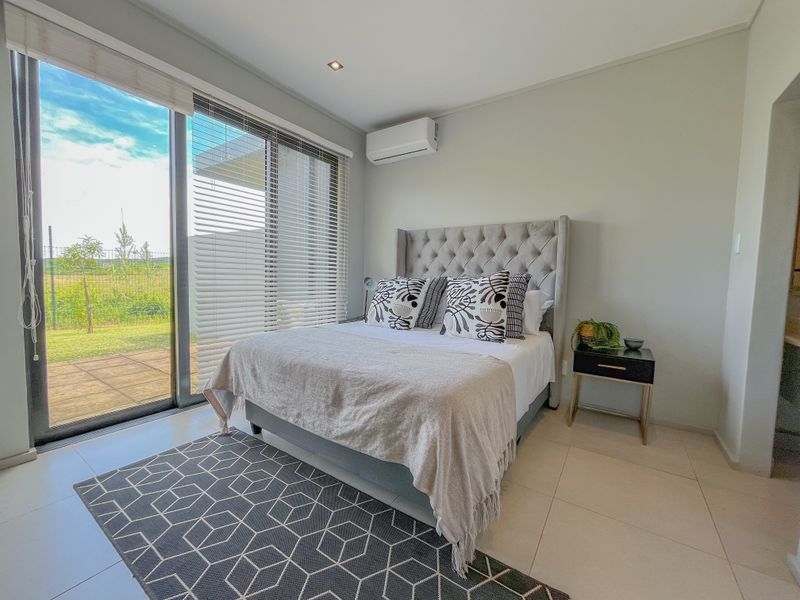 Modern 2-Bed Ground Floor Apartment in Secure Coastal Estate - Photo 3