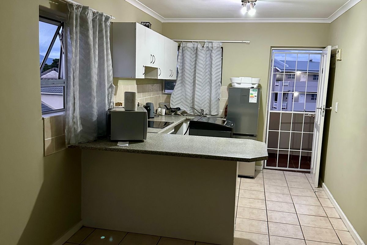 Spacious  2 Bedroom Apartment  To Let in Thornton  Available 1 May 2026 - Photo 2