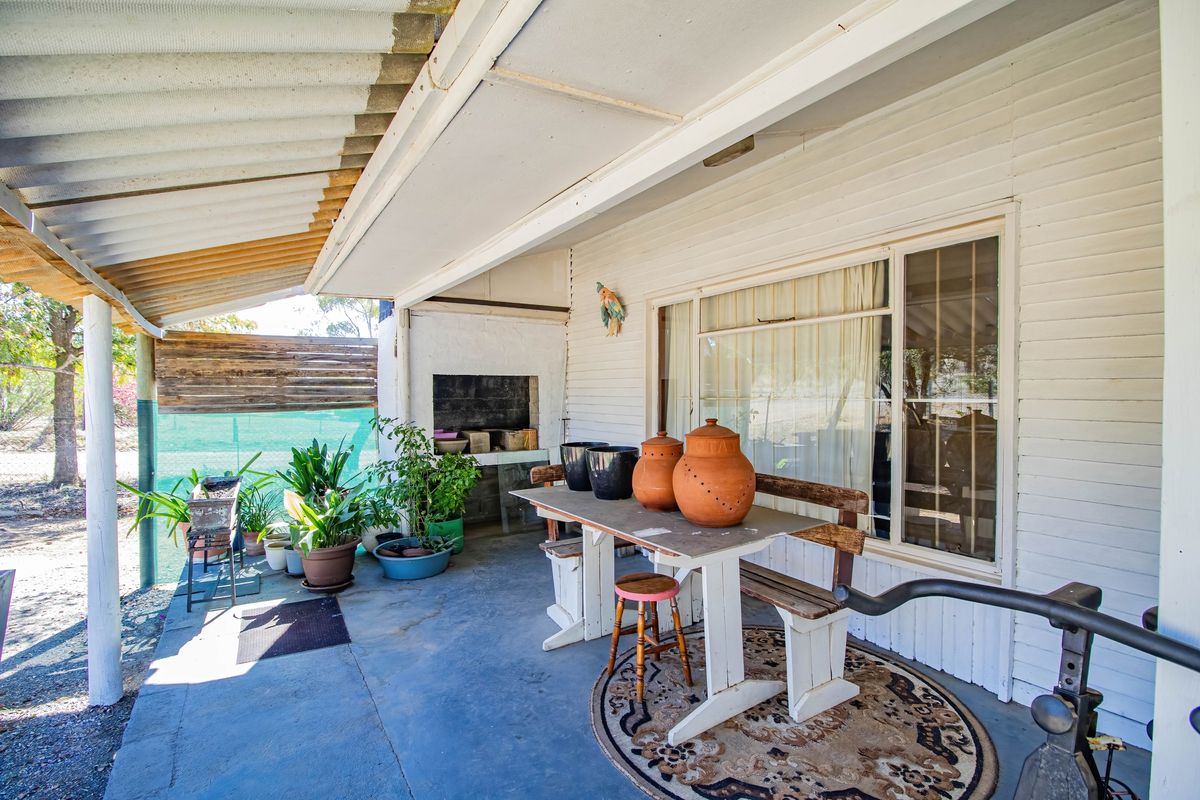 Versatile Home with 2-Bedroom Granny Flat & Built-in Braai – Koringberg - Photo 5