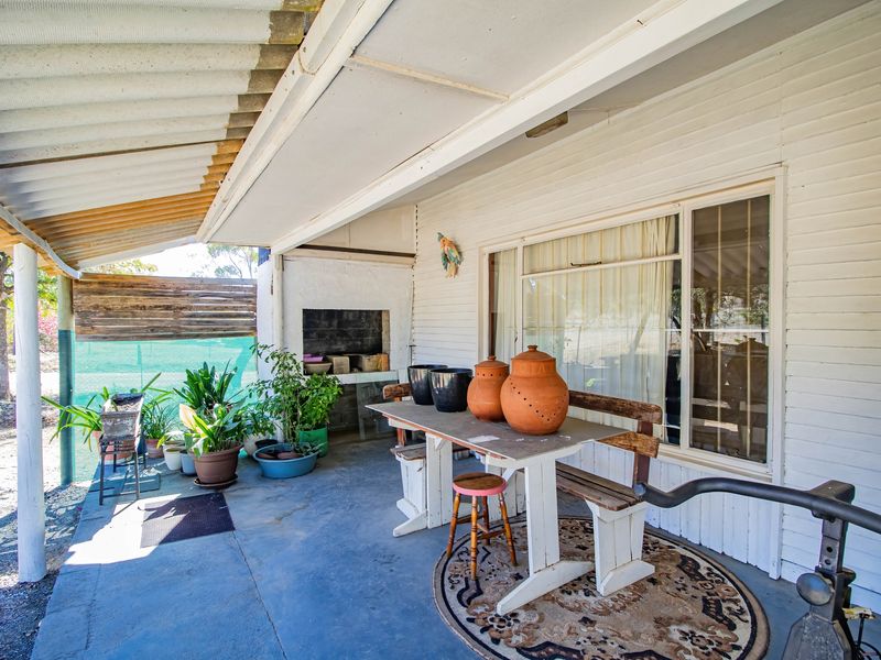 Versatile Home with 2-Bedroom Granny Flat & Built-in Braai – Koringberg - Photo 5