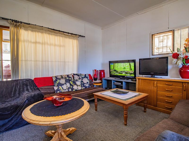 Versatile Home with 2-Bedroom Granny Flat & Built-in Braai – Koringberg - Photo 9