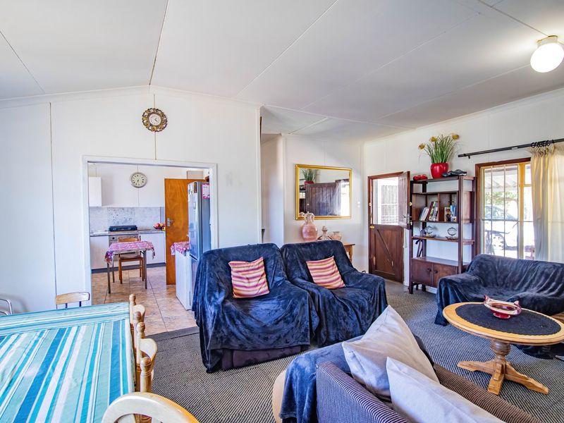 Versatile Home with 2-Bedroom Granny Flat & Built-in Braai – Koringberg - Photo 10