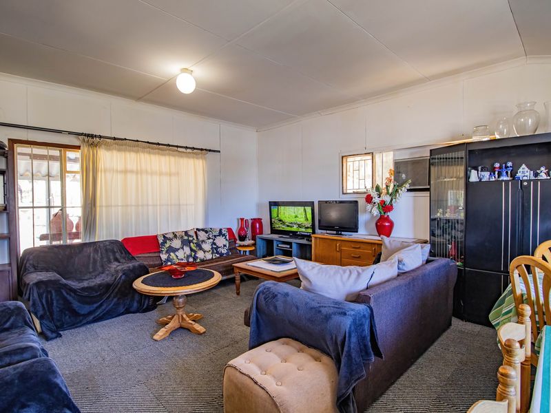 Versatile Home with 2-Bedroom Granny Flat & Built-in Braai – Koringberg - Photo 8