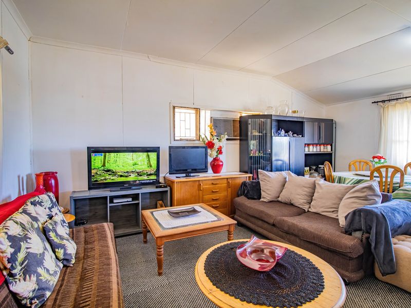 Versatile Home with 2-Bedroom Granny Flat & Built-in Braai – Koringberg - Photo 6