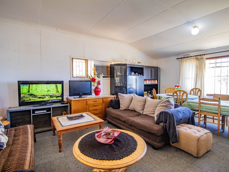Versatile Home with 2-Bedroom Granny Flat & Built-in Braai – Koringberg - Photo 7