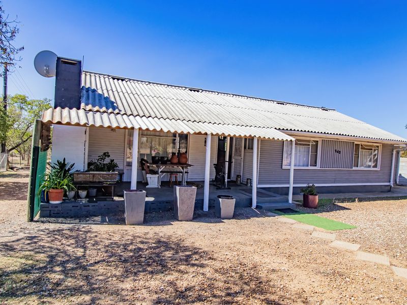 Versatile Home with 2-Bedroom Granny Flat & Built-in Braai – Koringberg - Photo 4