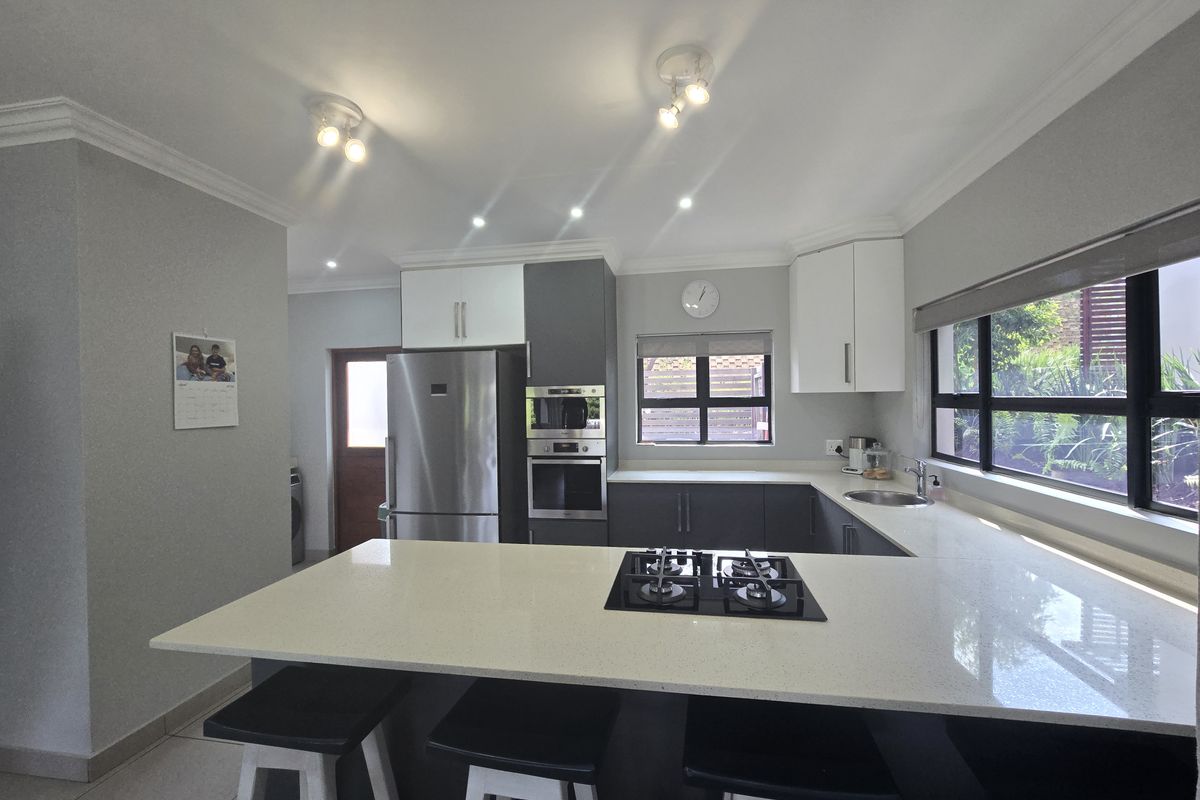 Large Free Standing Double Storey Home for RENT - Photo 4