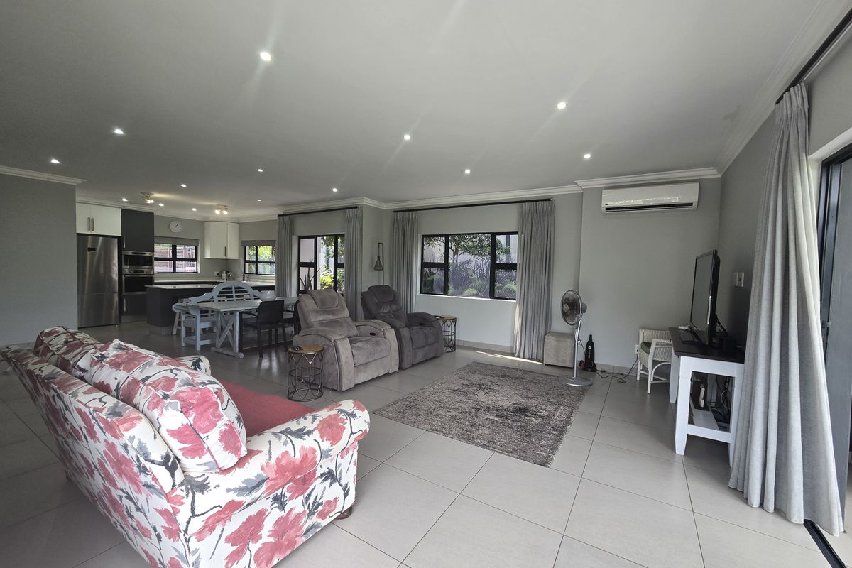 Large Free Standing Double Storey Home for RENT - Photo 5