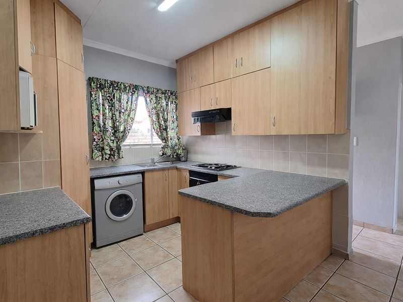 2 Bedroom Townhouse to Rent - Secure Complex in Sasolburg - Photo 4