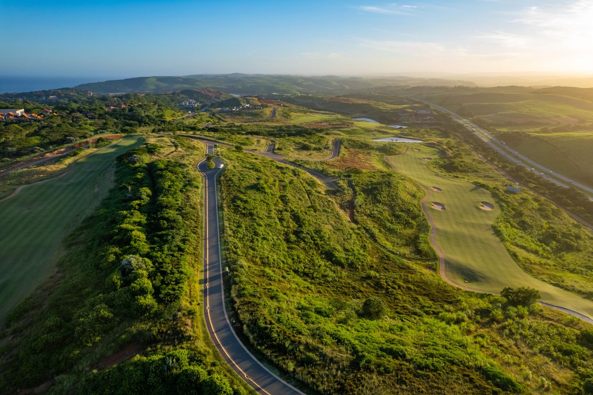 LUXURY ESTATE LIVING. - Photo 2