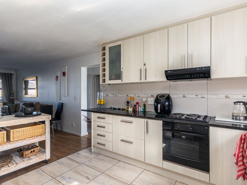 Wake Up to Table Mountain – 2 Bed, 2 Bath Apartment One Road from the Beach - Photo 9