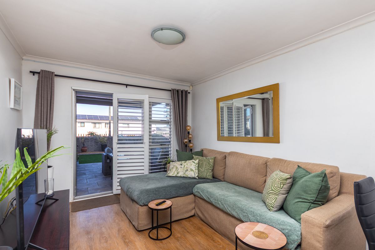 Wake Up to Table Mountain – 2 Bed, 2 Bath Apartment One Road from the Beach - Photo 3