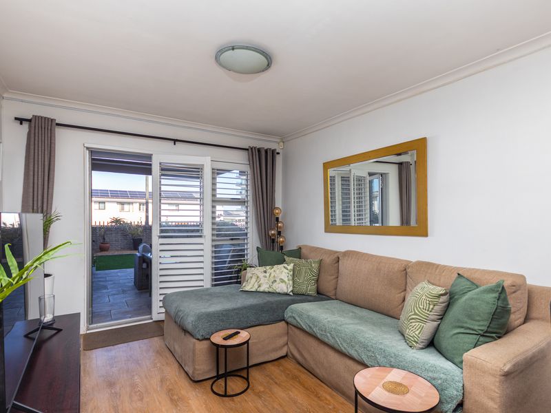 Wake Up to Table Mountain – 2 Bed, 2 Bath Apartment One Road from the Beach - Photo 3