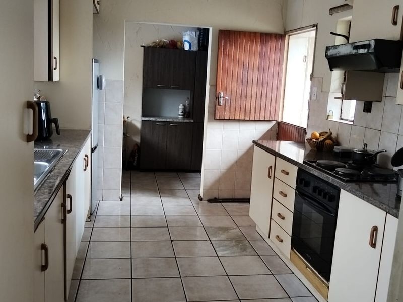 4 Bedroom house to let - Photo 10