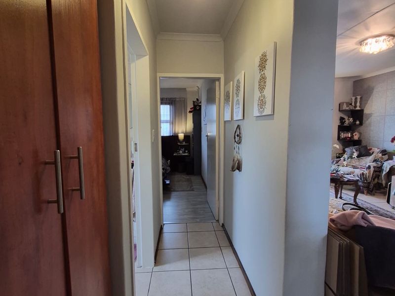 Immaculate 2 bedroom apartment for sale - Photo 5