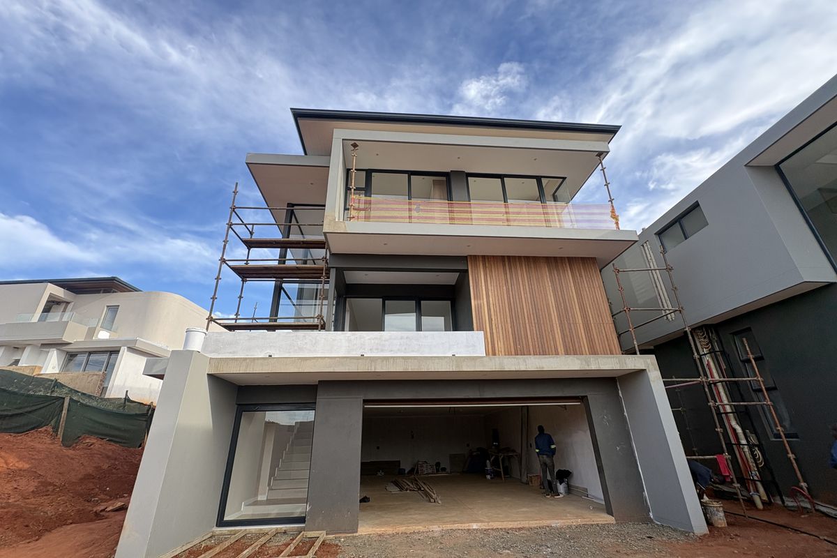 THE PERFECT COASTAL ESTATE LIVING. - Photo 3