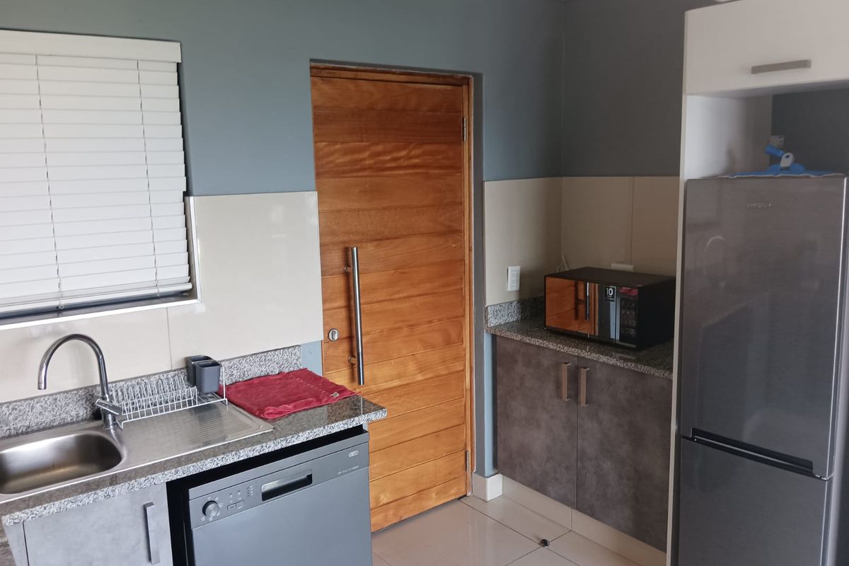 Modern & Spacious 2-Bedroom Apartment for Rent in Umhlanga Ridge - Photo 2