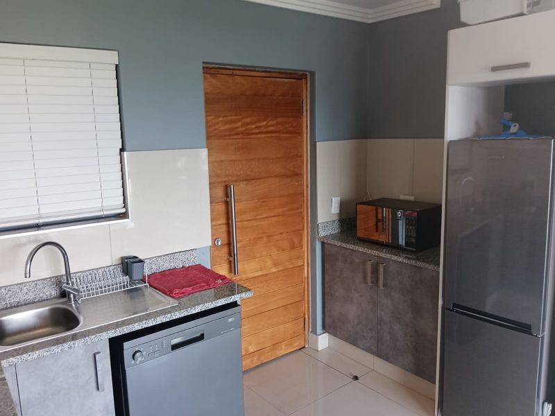 Modern & Spacious 2-Bedroom Apartment for Rent in Umhlanga Ridge - Photo 2