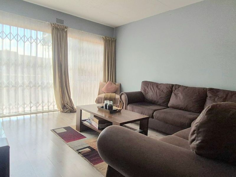 Spacious & Modern - Photo 5