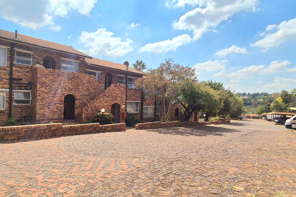 Spacious & Modern - Photo 2