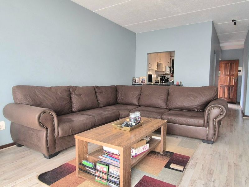 Spacious & Modern - Photo 4