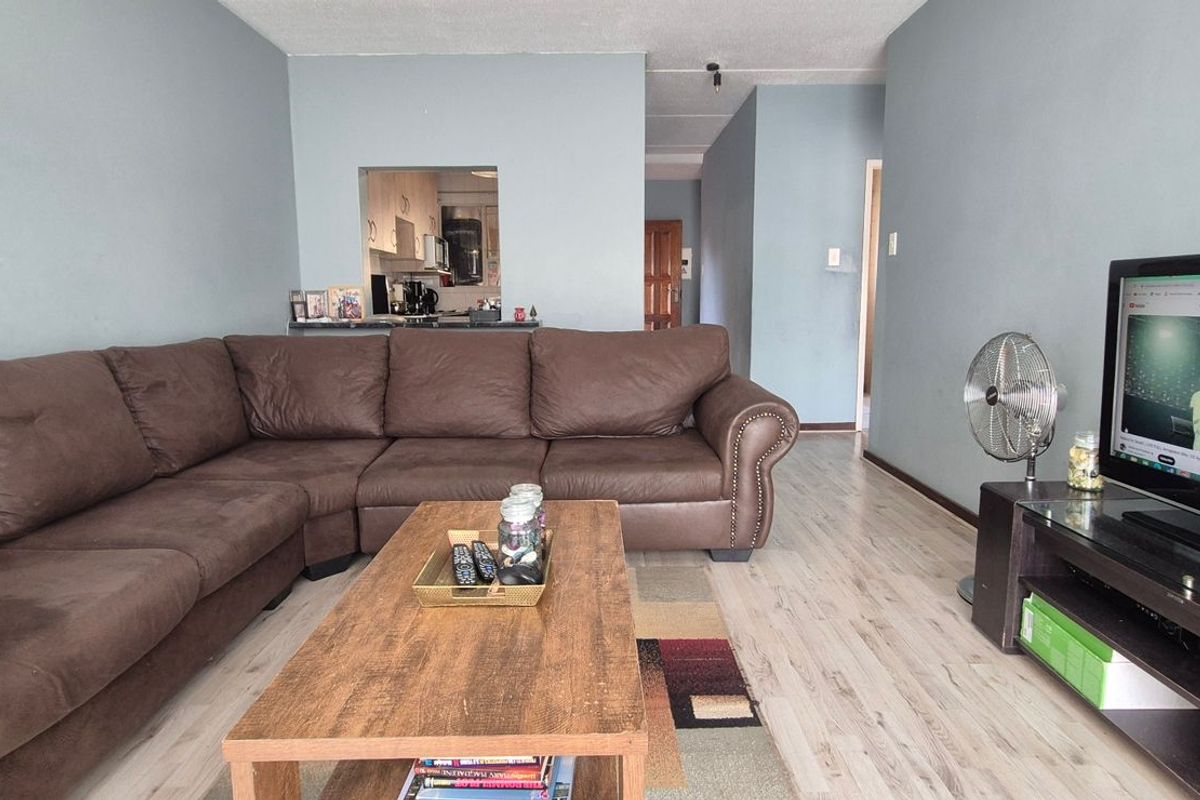 Spacious & Modern - Photo 3