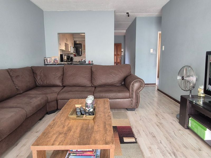 Spacious & Modern - Photo 3