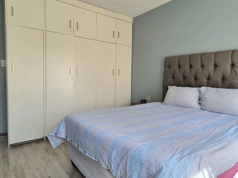 Spacious & Modern - Photo 9