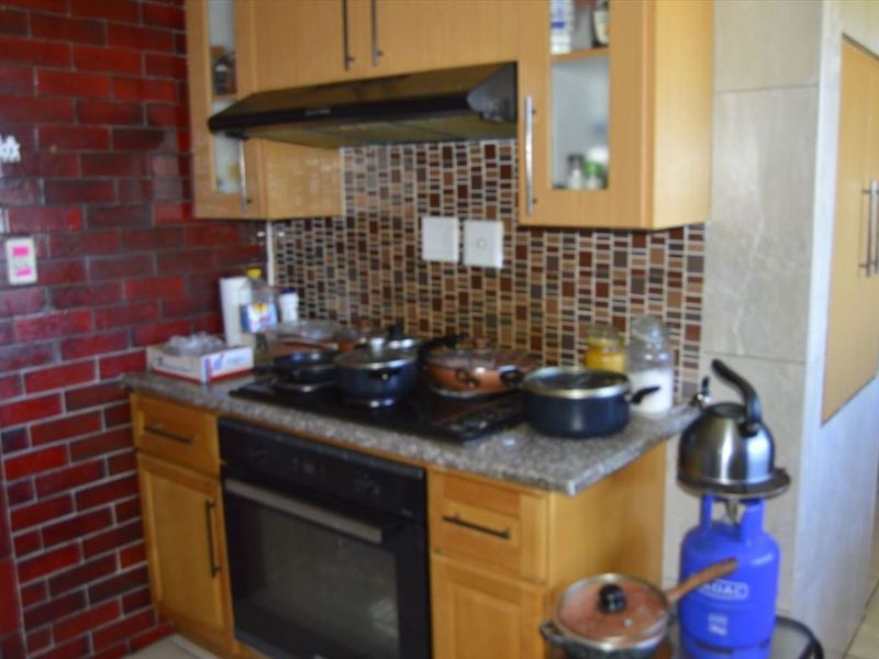 Space, Flatlet & Endless Potential – Don’t Miss This! - Photo 10